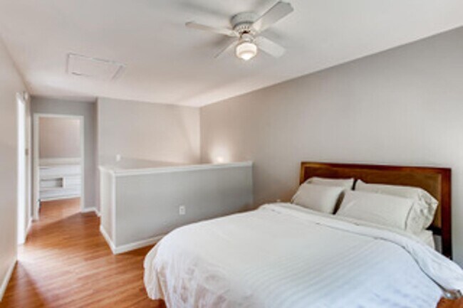 Building Photo - Beautiful 3 Bedroom Townhome in North Boulder