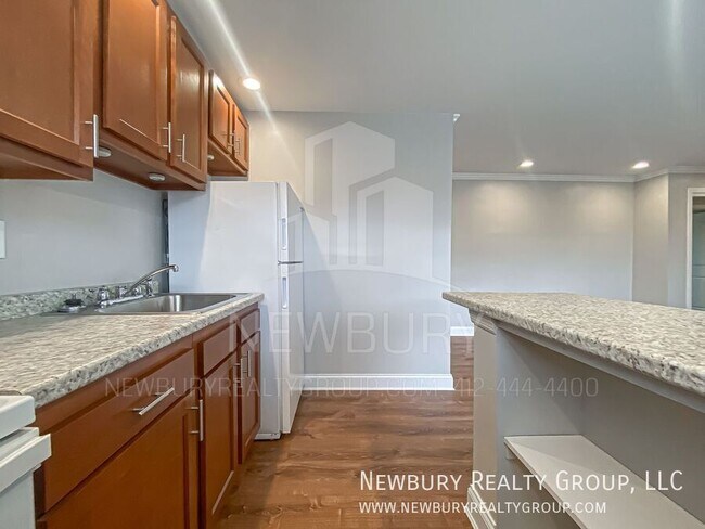 Building Photo - 305 San Juan Dr