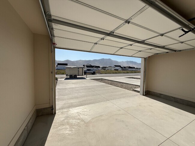 Building Photo - Eastside View Townhomes