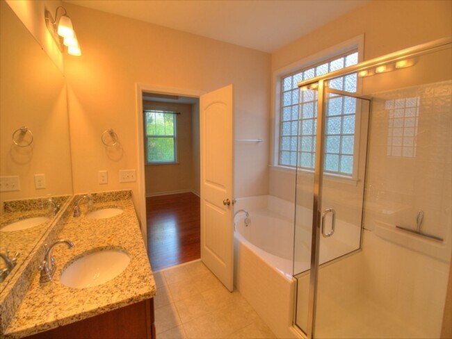 Building Photo - Charming 4-Bed, 3-Bath Home for Rent in Ru...