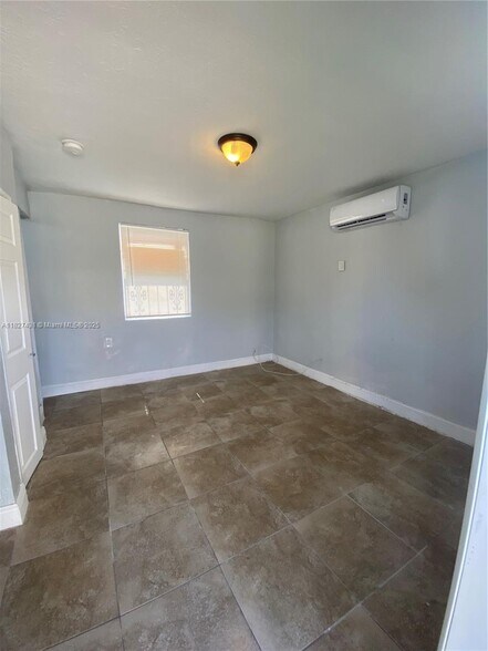 Building Photo - 1361 NE 110th Ter