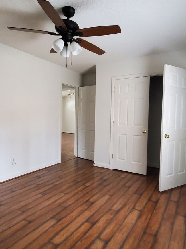 Building Photo - Ready to move in!