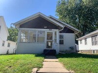 Building Photo - 4 BR/2 BATH HOUSE NEAR AUGUSTANA & USF W/ ...