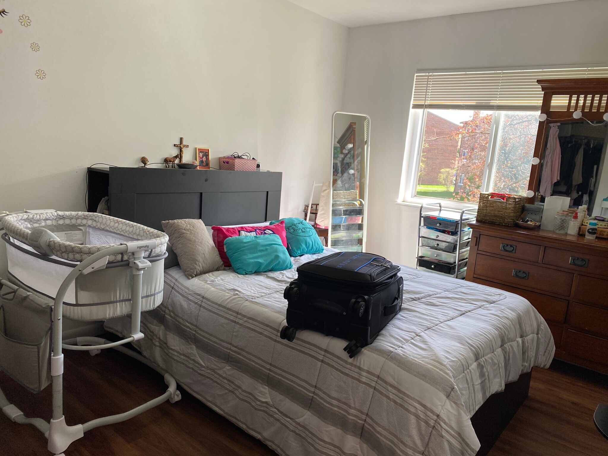 Master bedroom - 187 Pickwick Dr