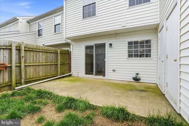 Building Photo - 5735 Sunset View Ln