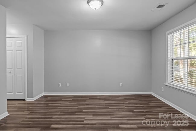 Building Photo - 10660 Holly Ridge Blvd
