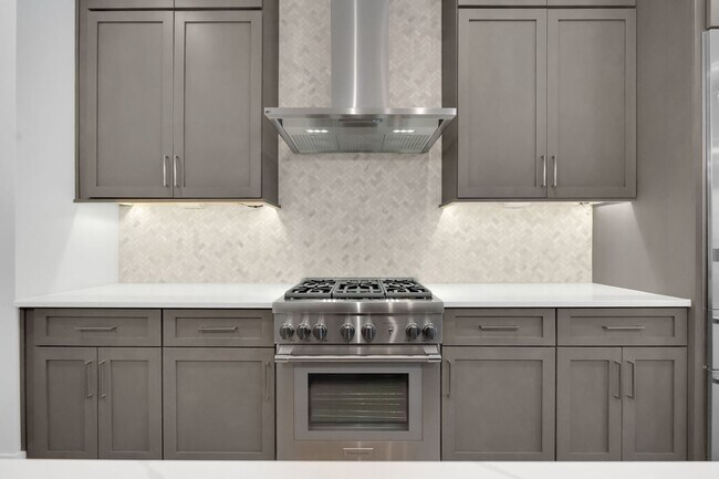 Building Photo - Condo Available Downtown Greenville!