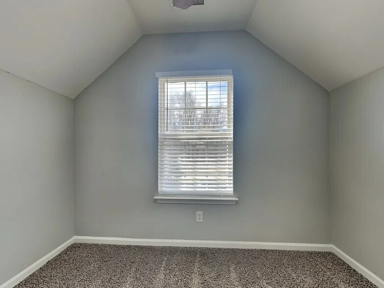 Building Photo - 12116 Stewarts Crossing Dr