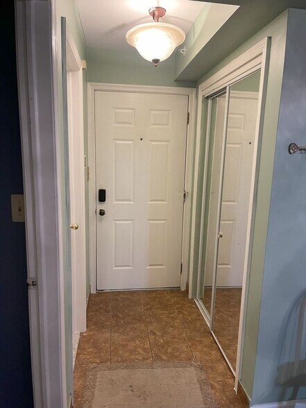 Building Photo - 420 Stratford Pl