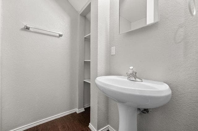 Building Photo - 404 Kings Way Dr