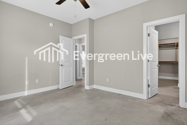 Building Photo - 113 E Santa Fe Cir