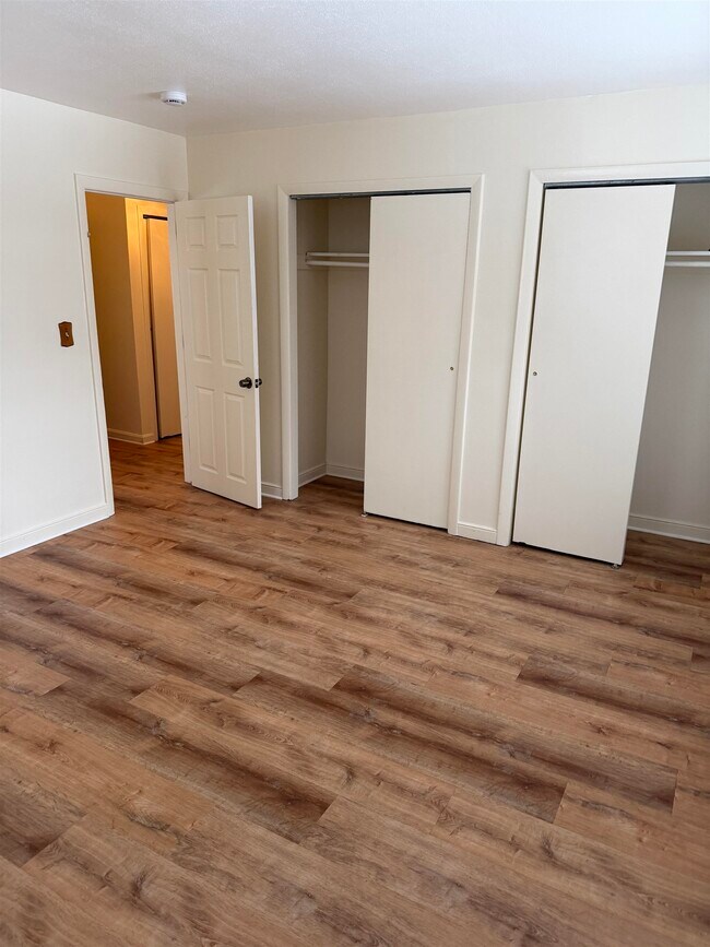 Building Photo - 4 Brook Rd