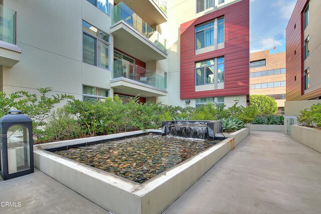 Building Photo - 133 S Los Robles Ave