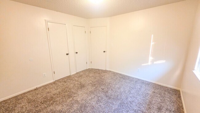 Building Photo - 1001 Flanders Ln NW