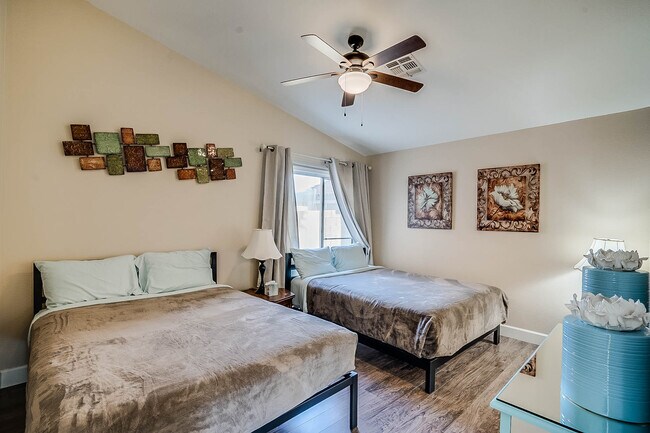 Building Photo - 4385 E Campo Bello Dr