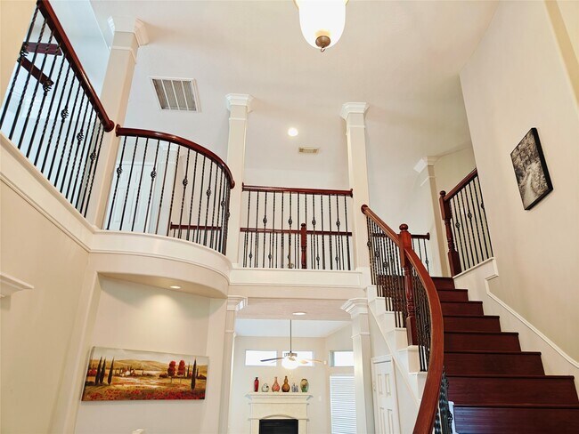 Building Photo - 26418 Creston Woods Dr