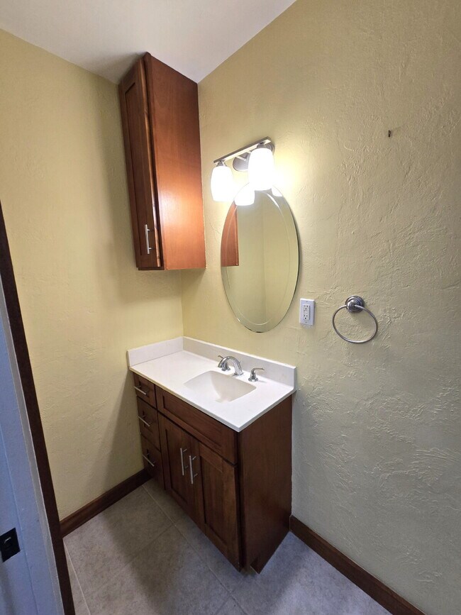 Building Photo - 2Br/1.5ba/2pkg Split Level Townhome - Pearlridge Aiea