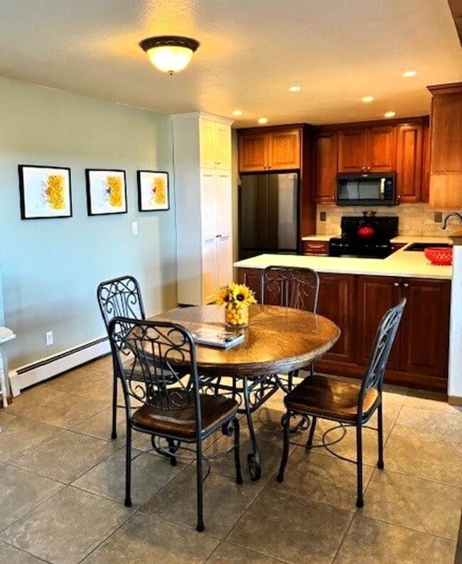 Building Photo - Long Term Rental- Buffalo Ridge/Village 403CC