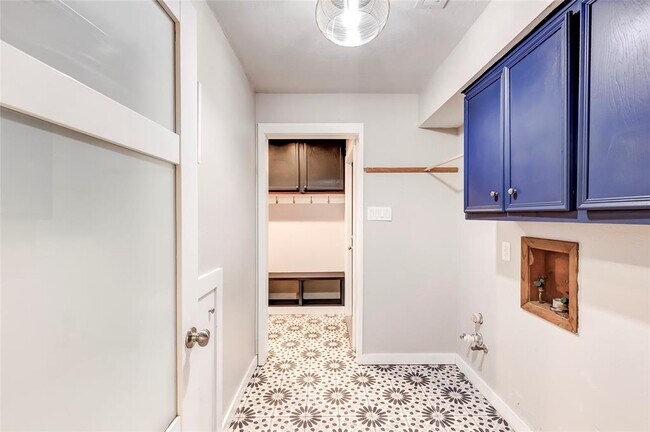 Building Photo - 10905 Wintergreen Hill