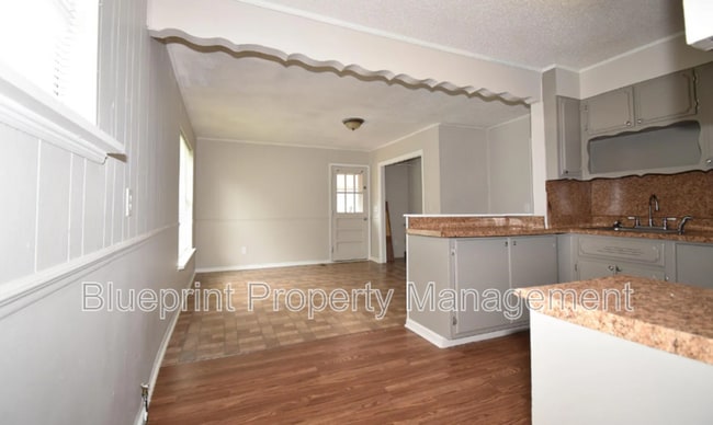 Building Photo - 1033 Minor Dr