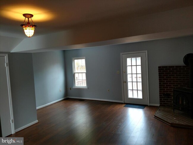 Building Photo - 15205 Streamside Ct
