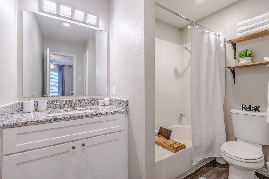 Building Photo - 10020 Regal Park Ln