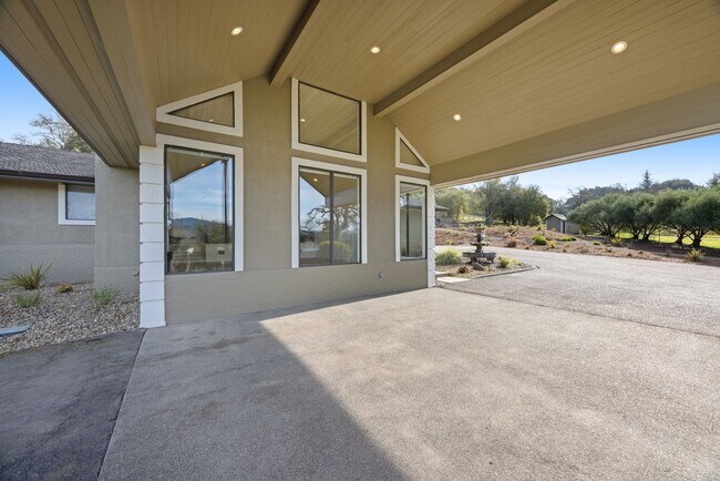 Building Photo - 9168 Eastside Rd