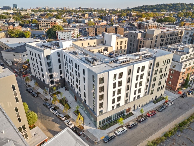 Building Photo - Harper