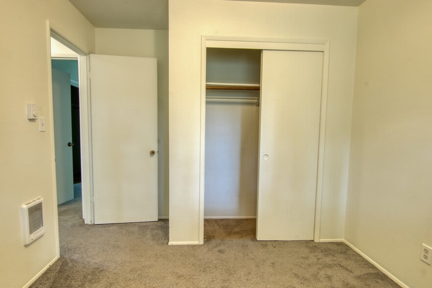 Building Photo - 7420 N Alma Ave