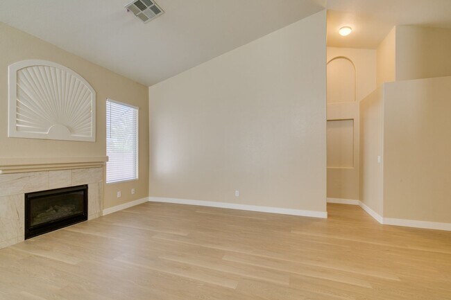 Building Photo - SW BEAUTY*2 BEDROOMS*OPEN FLOORPLAN*COMMUNITY POOL, GATED*CHECK THIS HOME OUT TODAY!