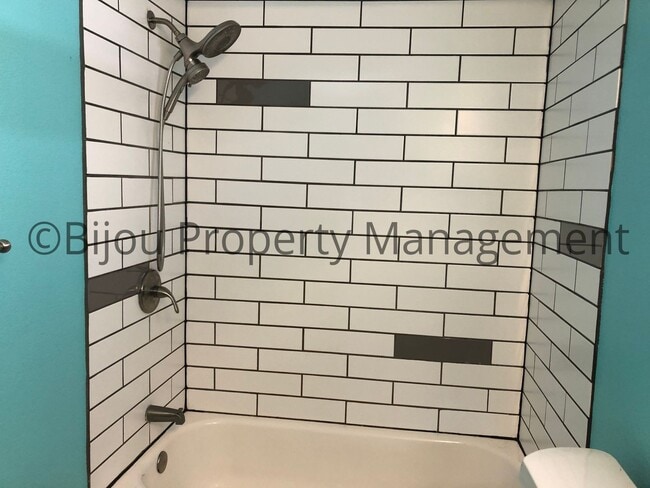 Building Photo - Lovely Three Bedroom Home