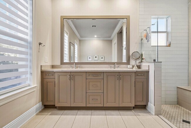 Building Photo - 120 Grove Way