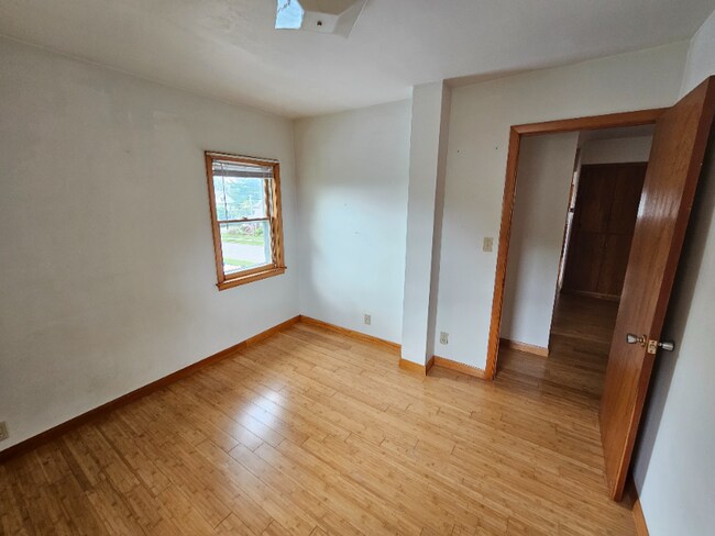 Building Photo - 324 E Parkinson St