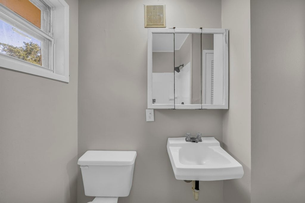 Building Photo - 405 Summerhaven Dr