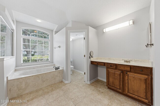 Building Photo - 13844 Fish Eagle Dr W