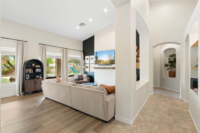 Building Photo - 5404 E Lonesome Trail