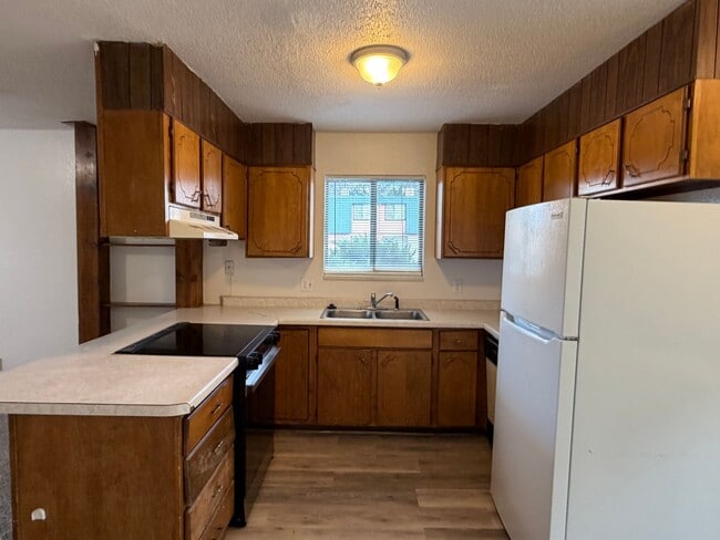 Building Photo - 459 Topaz Dr