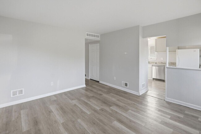Building Photo - Come see your new home!