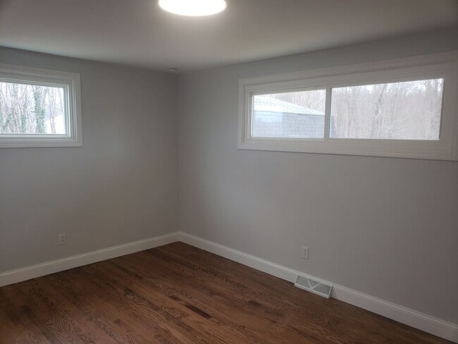 Building Photo - 4 Bedroom / 2 Bath Home  Kingsport, TN