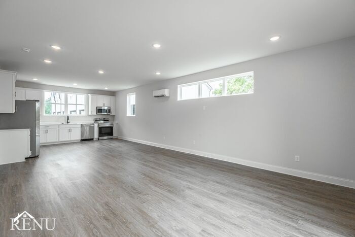 Building Photo - 5622 Sofias Cir