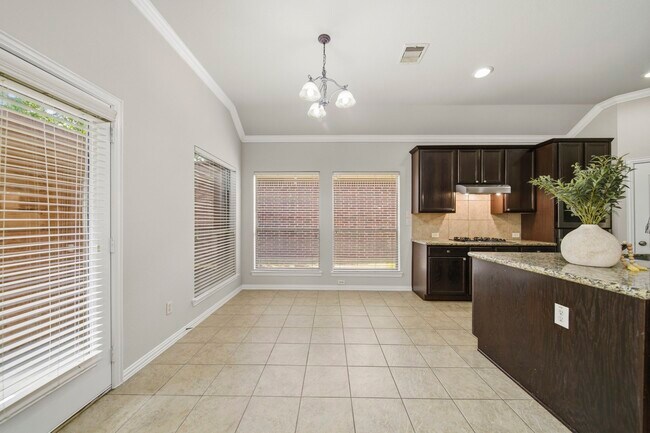 Building Photo - 2206 Ascot Ln