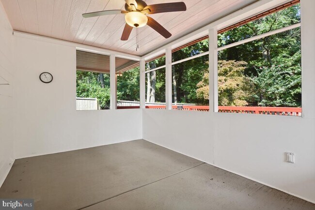 Building Photo - 12027 Devilwood Dr