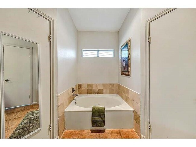 Building Photo - 2442 Hodges Bend Cir