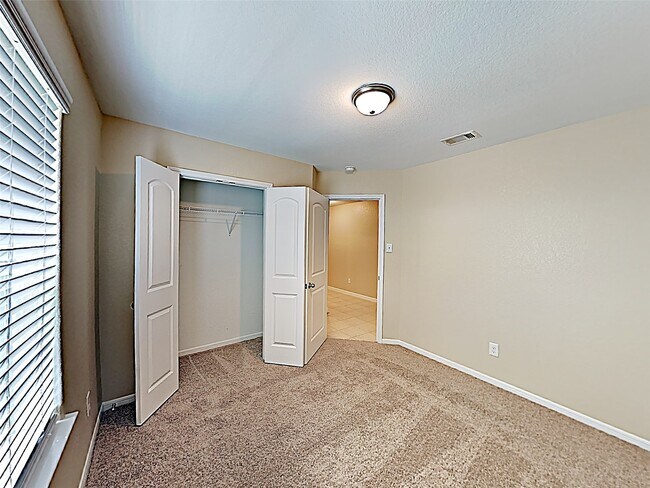 Building Photo - 725 Totem Trail Dr
