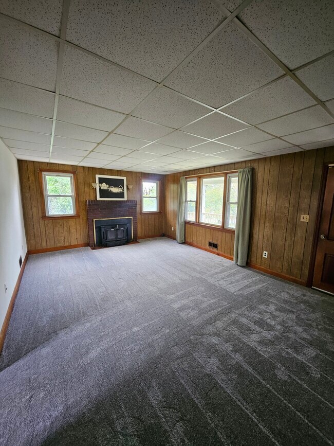 Building Photo - 301 College Ave