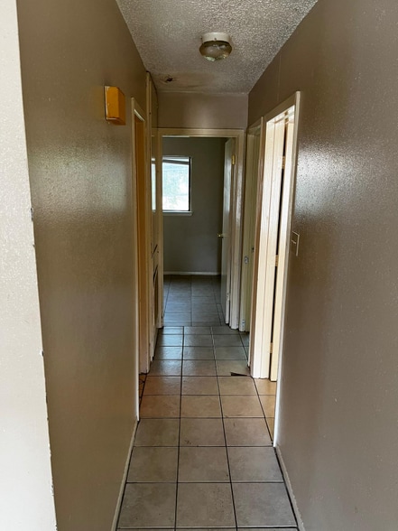 Building Photo - 4011 Colonial Sun Dr