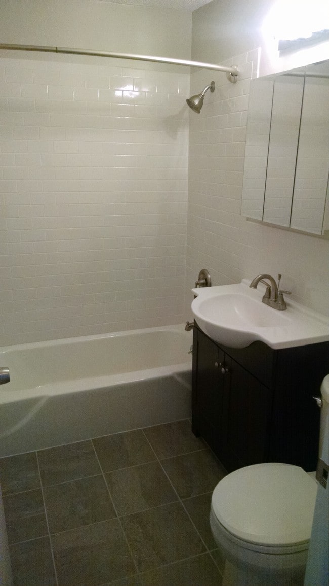 Building Photo - Farmington House