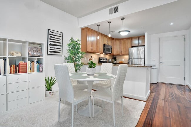 Building Photo - Luxury Living in the Heart of Ballston