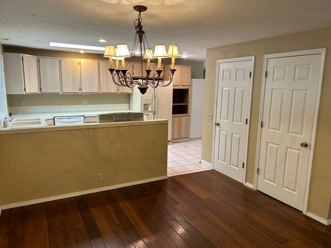 Building Photo - 3 Bedroom, 2 Bath House in Dundee- Great L...