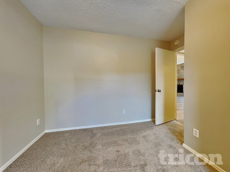 Building Photo - 606 Radnor Ln